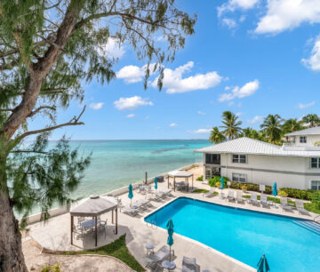 TAMARIND BAY 25, SEVEN MILE BEACH PENTHOUSE WITH ROOFTOP TERRACE
