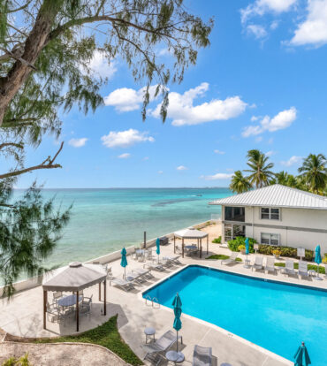 TAMARIND BAY 25, SEVEN MILE BEACH PENTHOUSE WITH ROOFTOP TERRACE