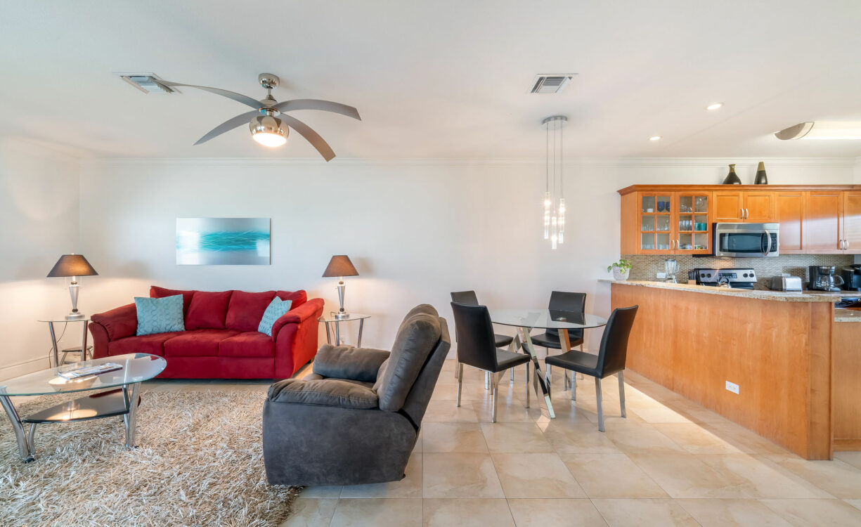 TAMARIND BAY 25, SEVEN MILE BEACH PENTHOUSE WITH ROOFTOP TERRACE