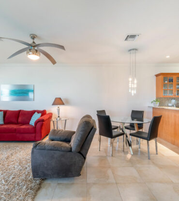 TAMARIND BAY 25, SEVEN MILE BEACH PENTHOUSE WITH ROOFTOP TERRACE