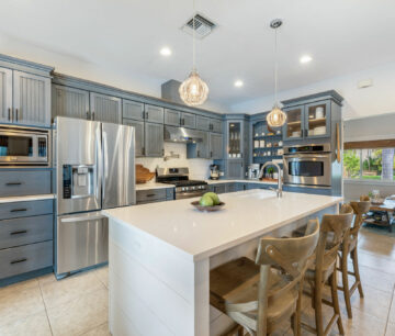 PROSPECT DRIVE 601, CANAL FRONT HOME