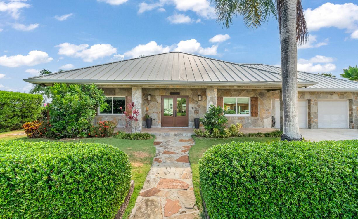 PROSPECT DRIVE 601, CANAL FRONT HOME
