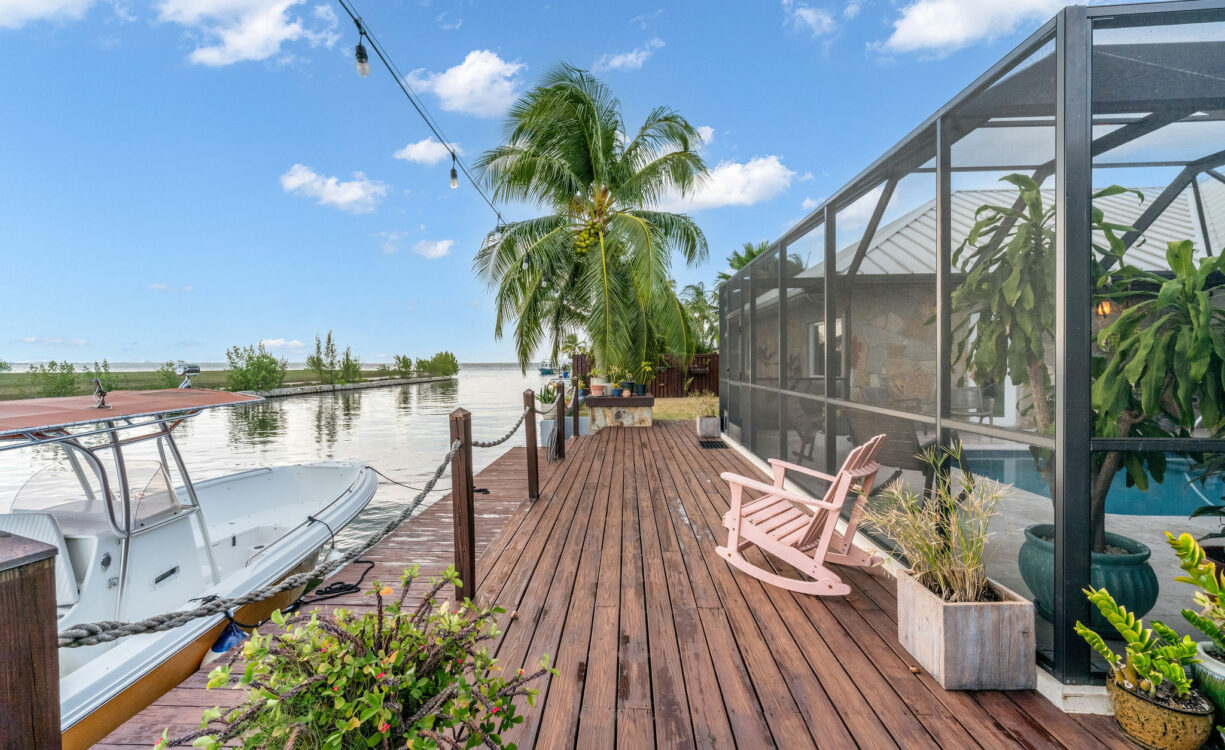 PROSPECT DRIVE 601, CANAL FRONT HOME