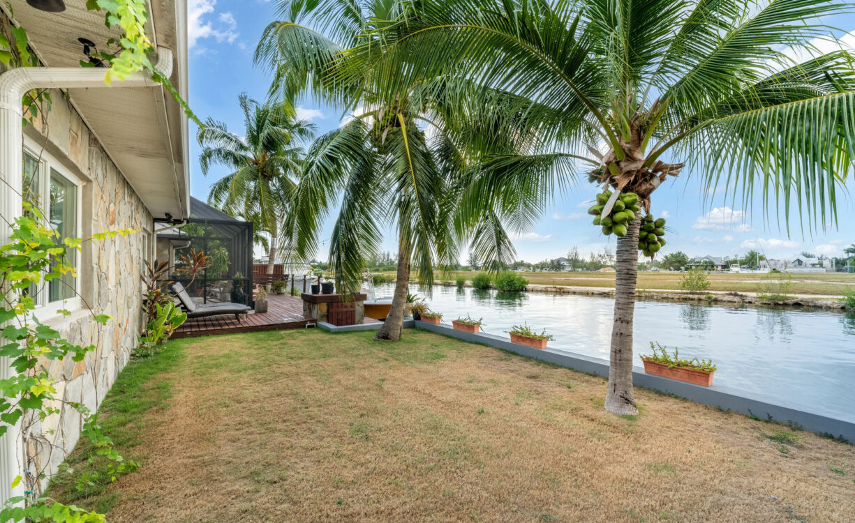 PROSPECT DRIVE 601, CANAL FRONT HOME