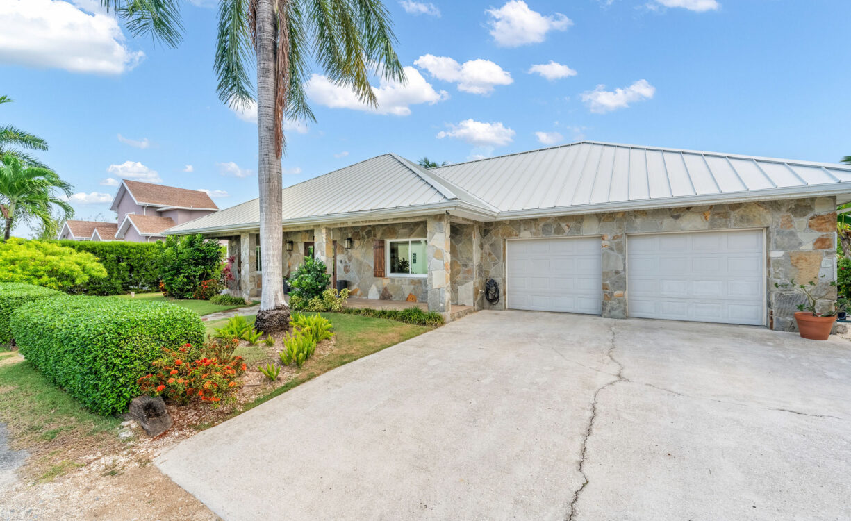 PROSPECT DRIVE 601, CANAL FRONT HOME