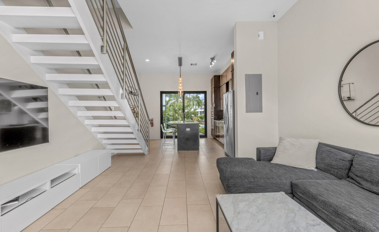 VELA 51, SOUTH SOUND TOWNHOME