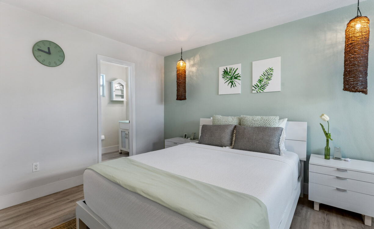 MOON BAY 16, WATERFRONT CONDO