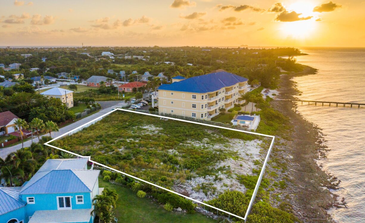 WAVES 11, 3 BED WATERFRONT TOWNHOME