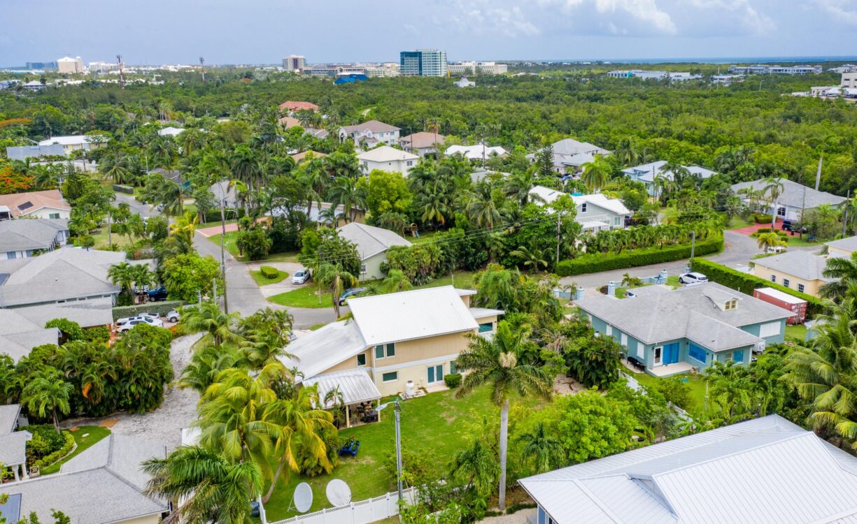 PARKWAY DRIVE 128, SEVEN MILE CORRIDOR WITH TWO INCOME PRODUCING APARTMENTS
