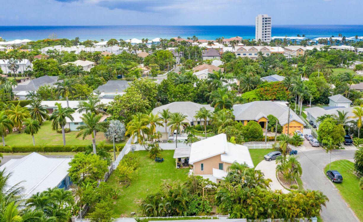 PARKWAY DRIVE 128, SEVEN MILE CORRIDOR WITH TWO INCOME PRODUCING APARTMENTS