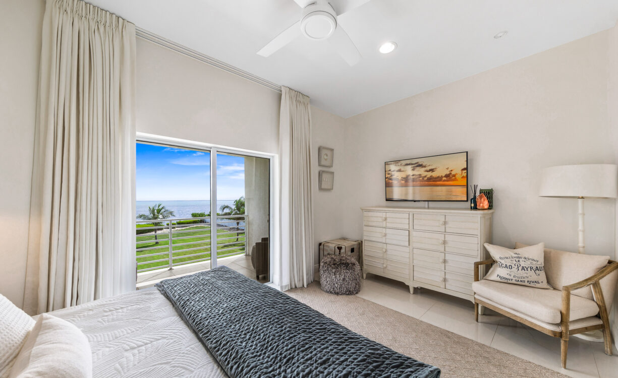 SNUG HARBOUR VILLAS 2, WATERFRONT TOWNHOME