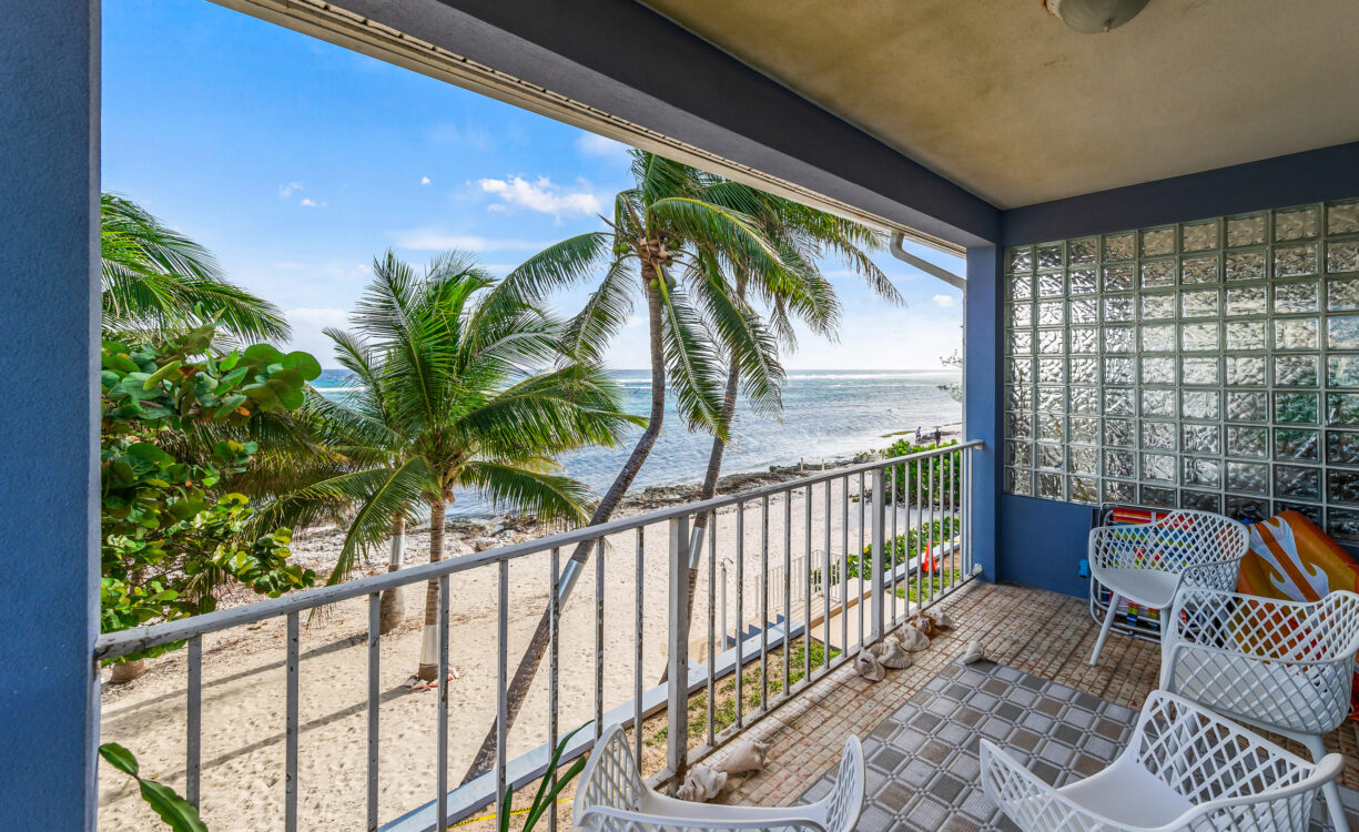 MOON BAY, BEACHFRONT 2 BED