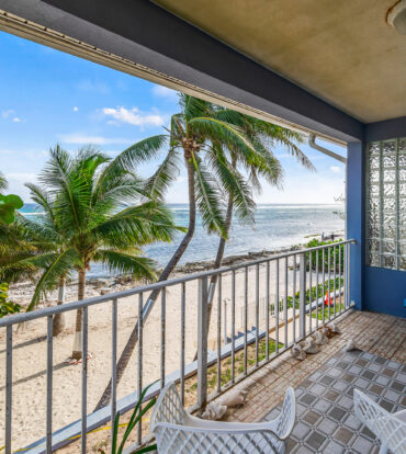 MOON BAY, BEACHFRONT 2 BED