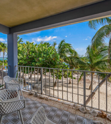 MOON BAY, BEACHFRONT 2 BED