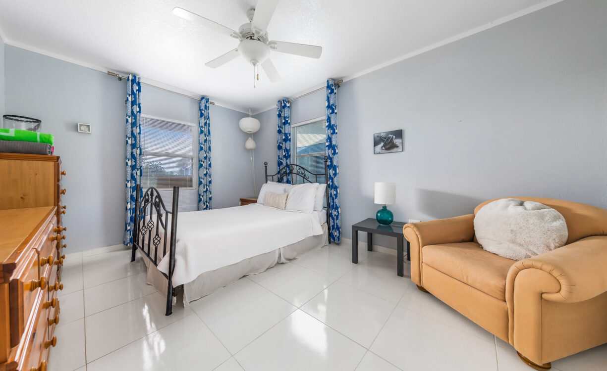 MOON BAY, BEACHFRONT 2 BED