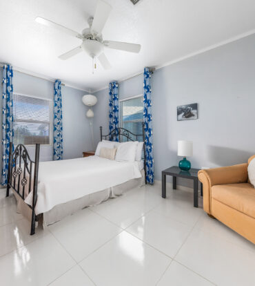 MOON BAY, BEACHFRONT 2 BED