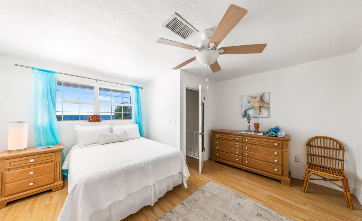 MOON BAY, BEACHFRONT 2 BED