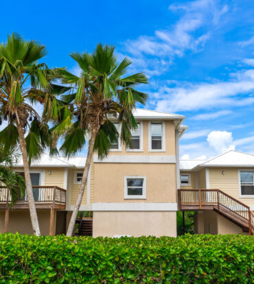 FALLSREACH CLOSE 19, BEACH BAY HOME