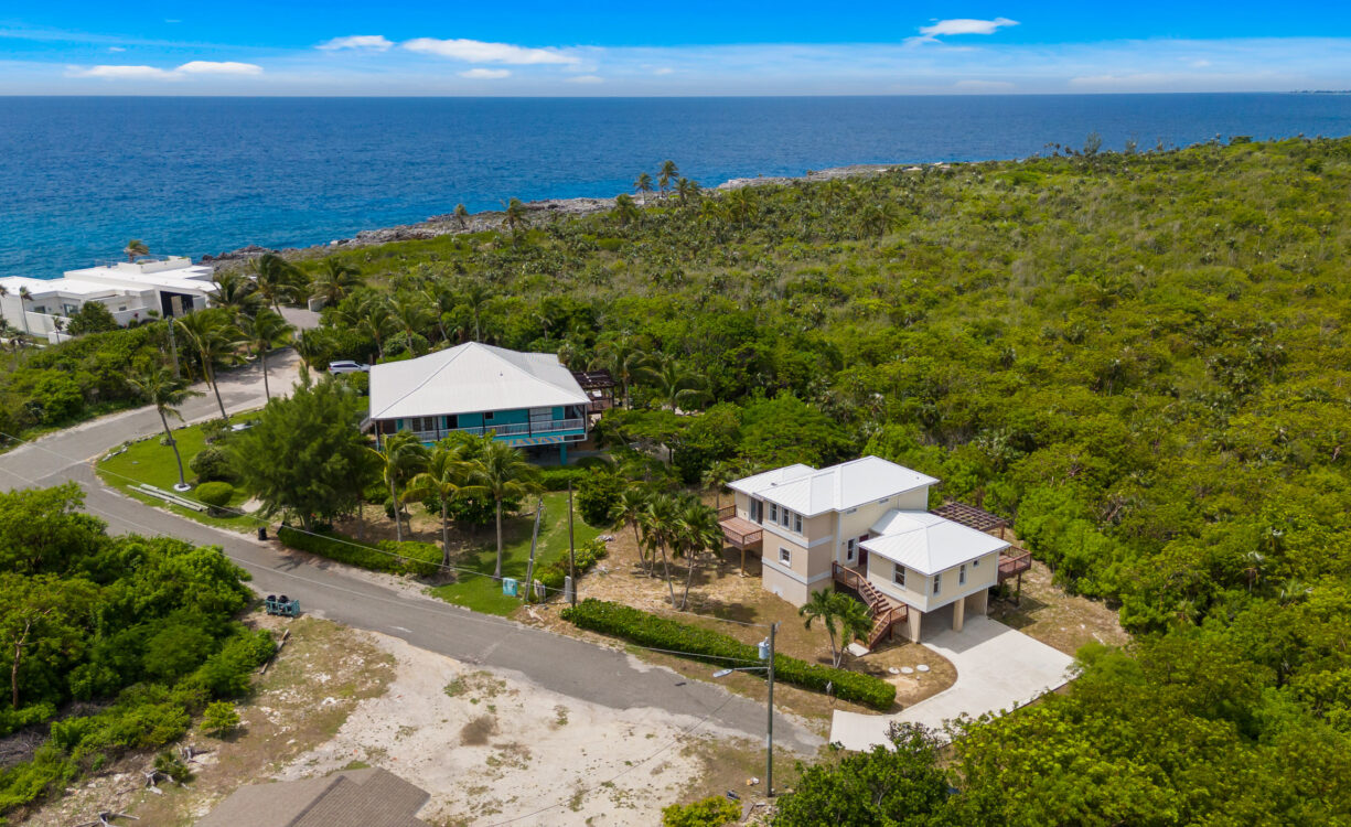 FALLSREACH CLOSE 19, BEACH BAY HOME