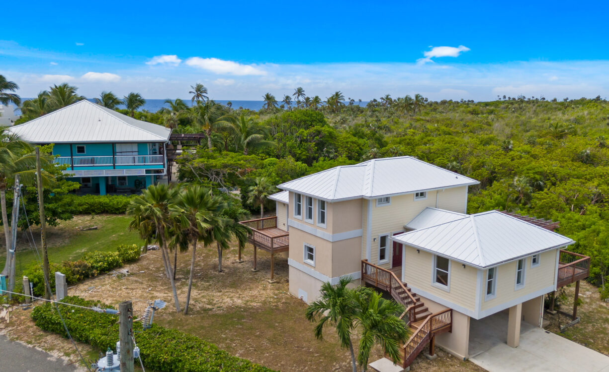 FALLSREACH CLOSE 19, BEACH BAY HOME
