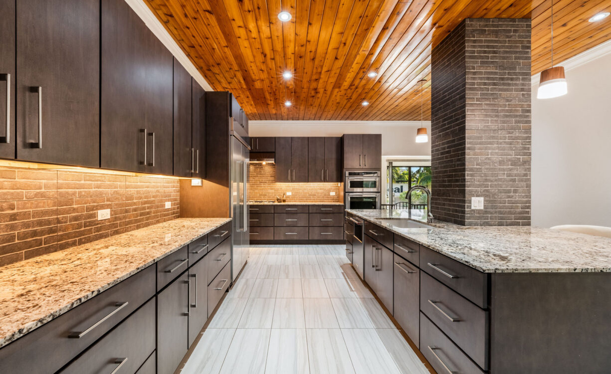 GLADE DRIVE 44, WEST BAY HOME & APARTMENT
