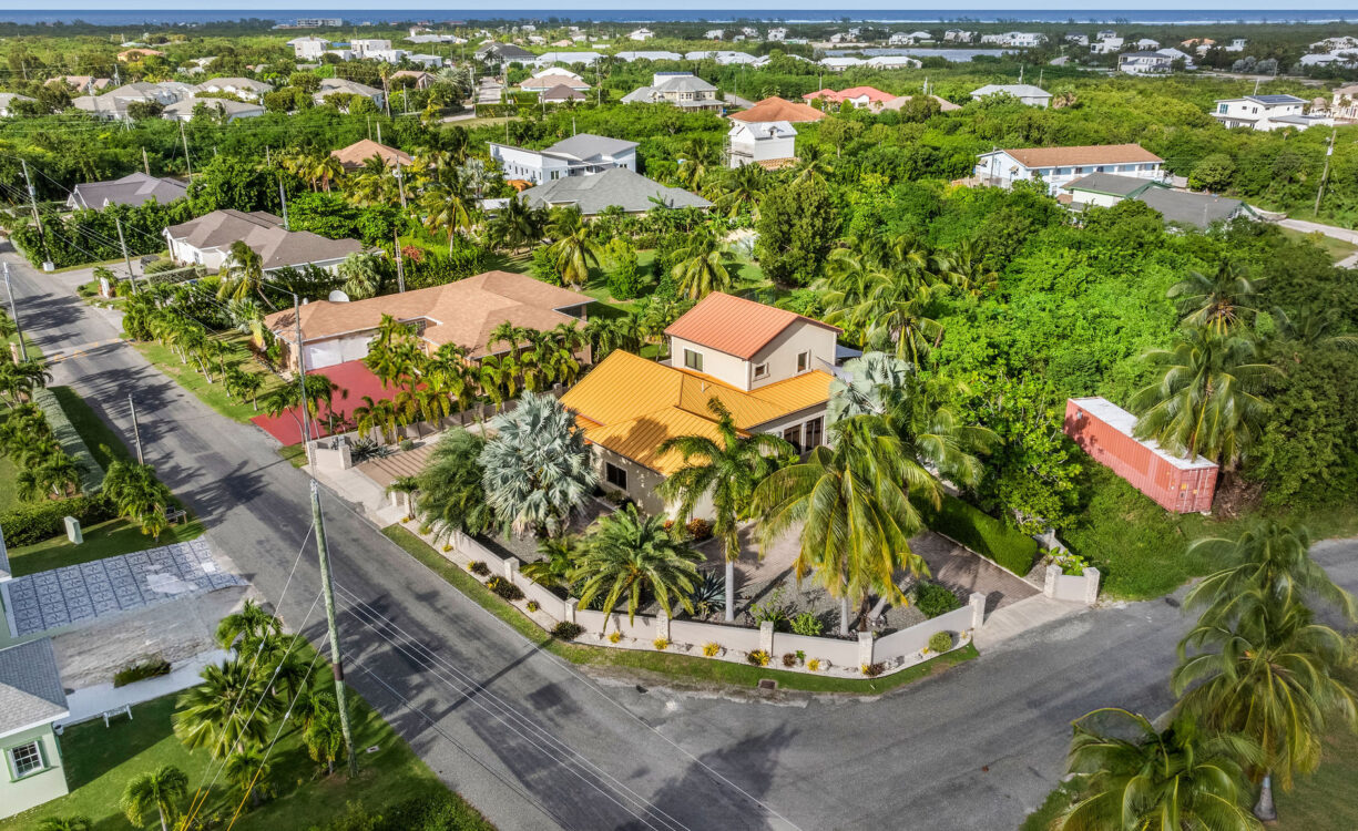 GLADE DRIVE 44, WEST BAY HOME & APARTMENT