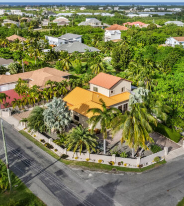 GLADE DRIVE 44, WEST BAY HOME & APARTMENT