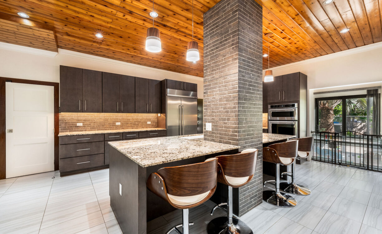 GLADE DRIVE 44, WEST BAY HOME & APARTMENT