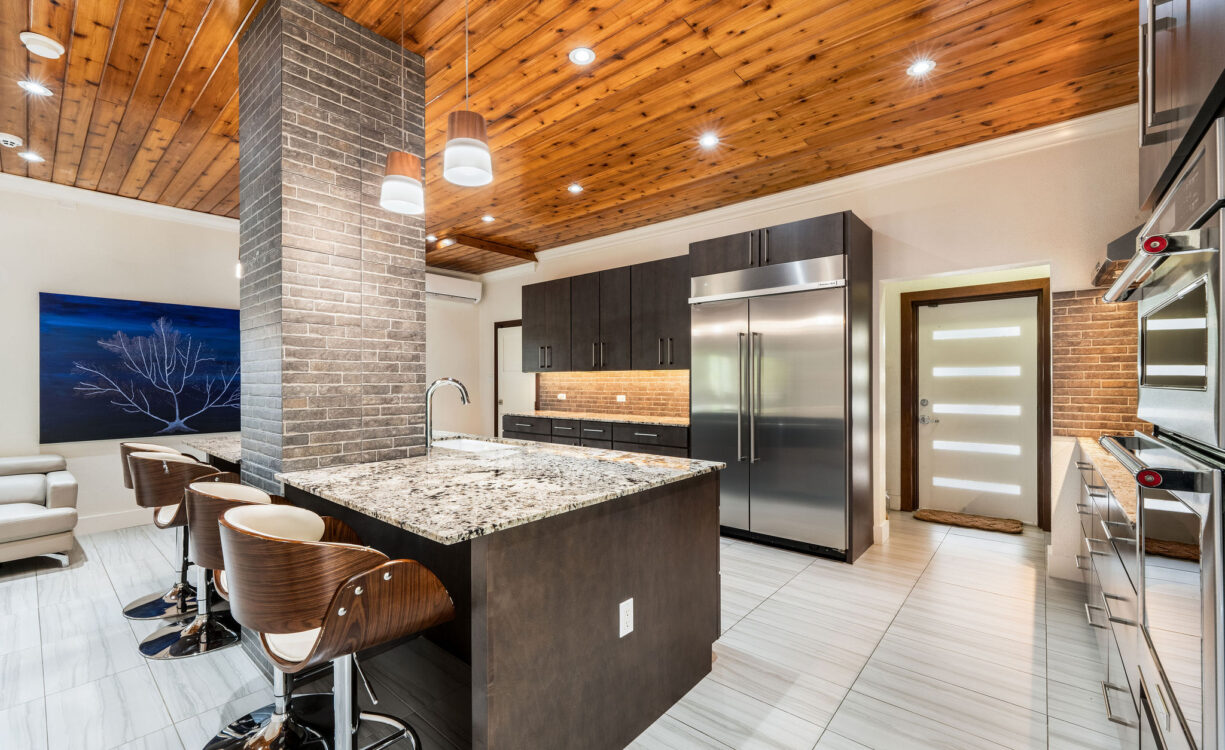 GLADE DRIVE 44, WEST BAY HOME & APARTMENT