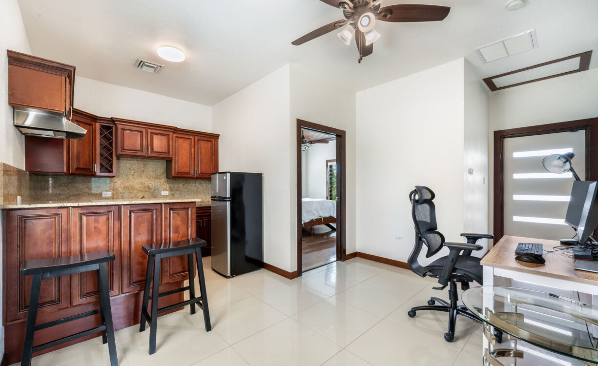 GLADE DRIVE 44, WEST BAY HOME & APARTMENT