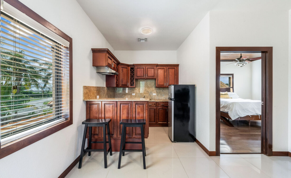 GLADE DRIVE 44, WEST BAY HOME & APARTMENT