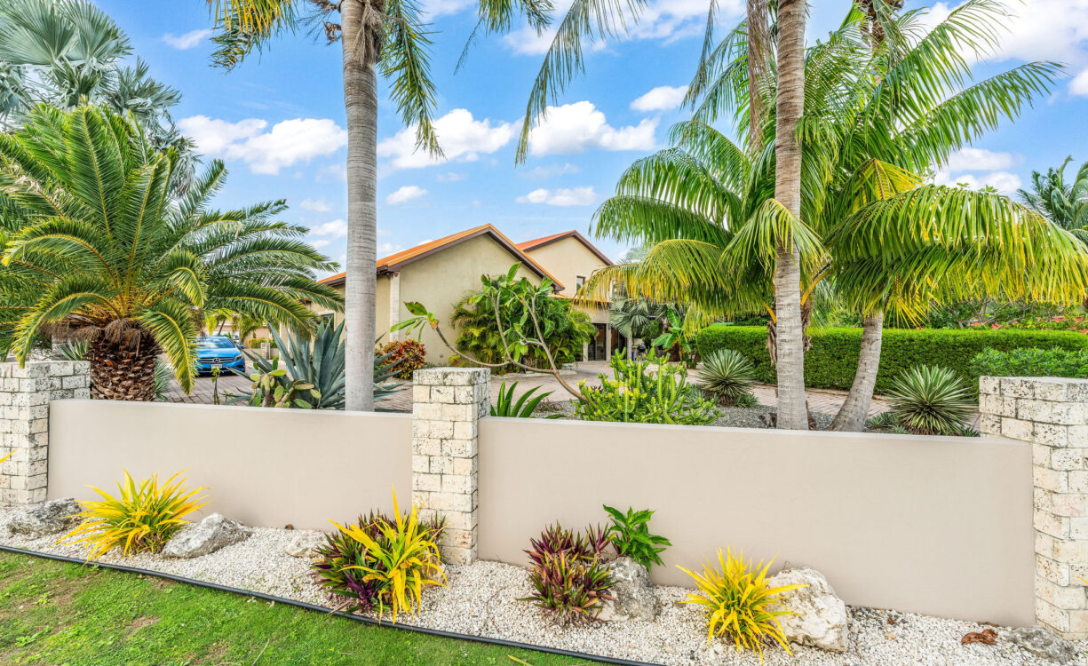 GLADE DRIVE 44, WEST BAY HOME & APARTMENT