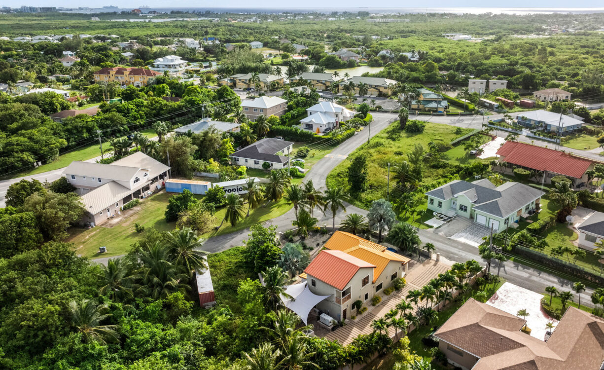 GLADE DRIVE 44, WEST BAY HOME & APARTMENT