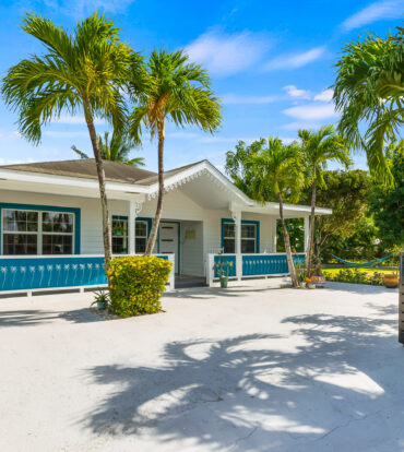 CHARMING COTTAGE, PROSPECT DRIVE