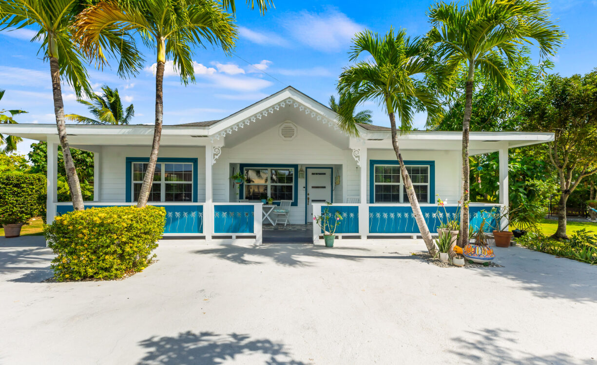 CHARMING COTTAGE, PROSPECT DRIVE