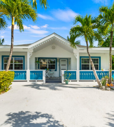 CHARMING COTTAGE, PROSPECT DRIVE