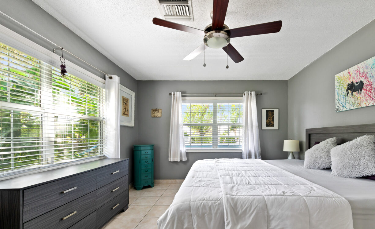 CHARMING COTTAGE, PROSPECT DRIVE