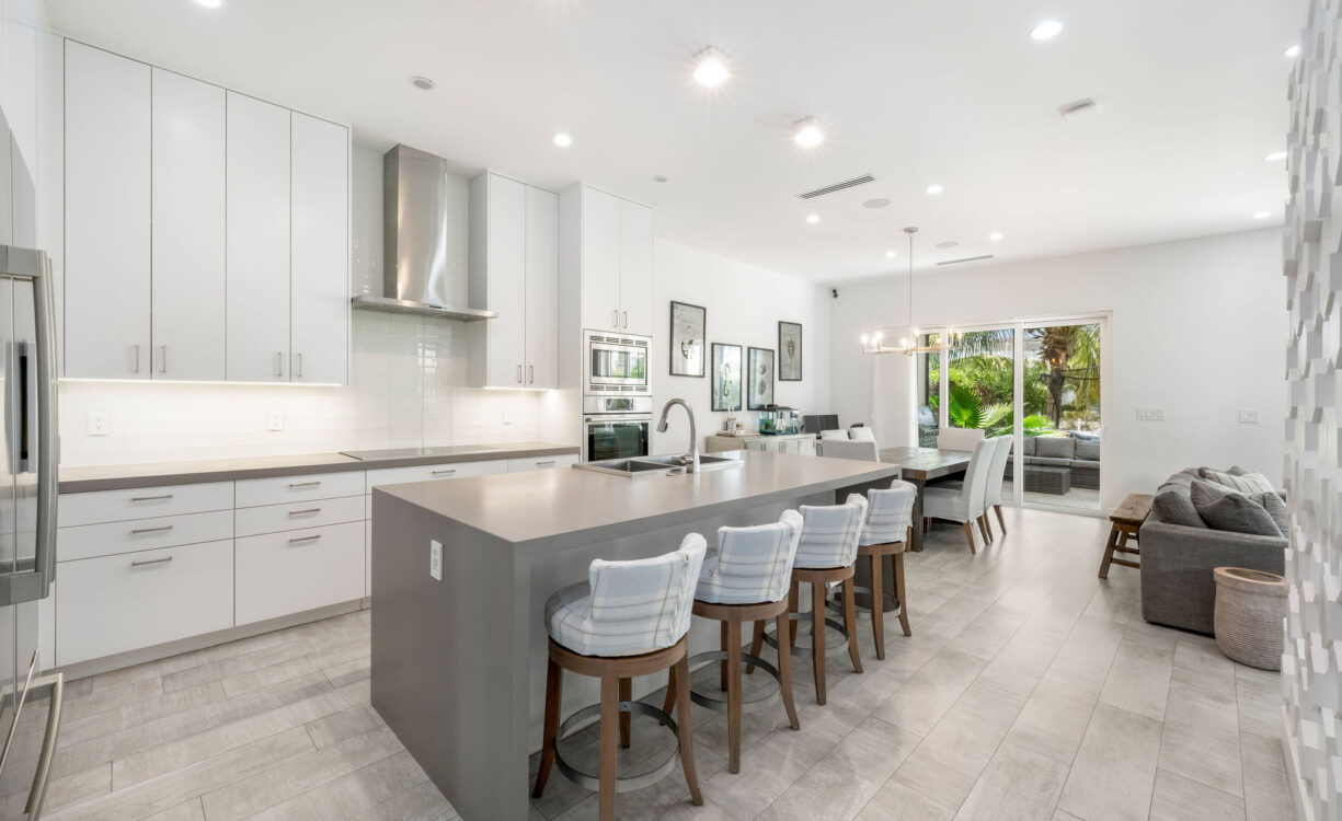 CYPRESS POINTE NORTH 303, CRYSTAL HARBOUR VILLA
