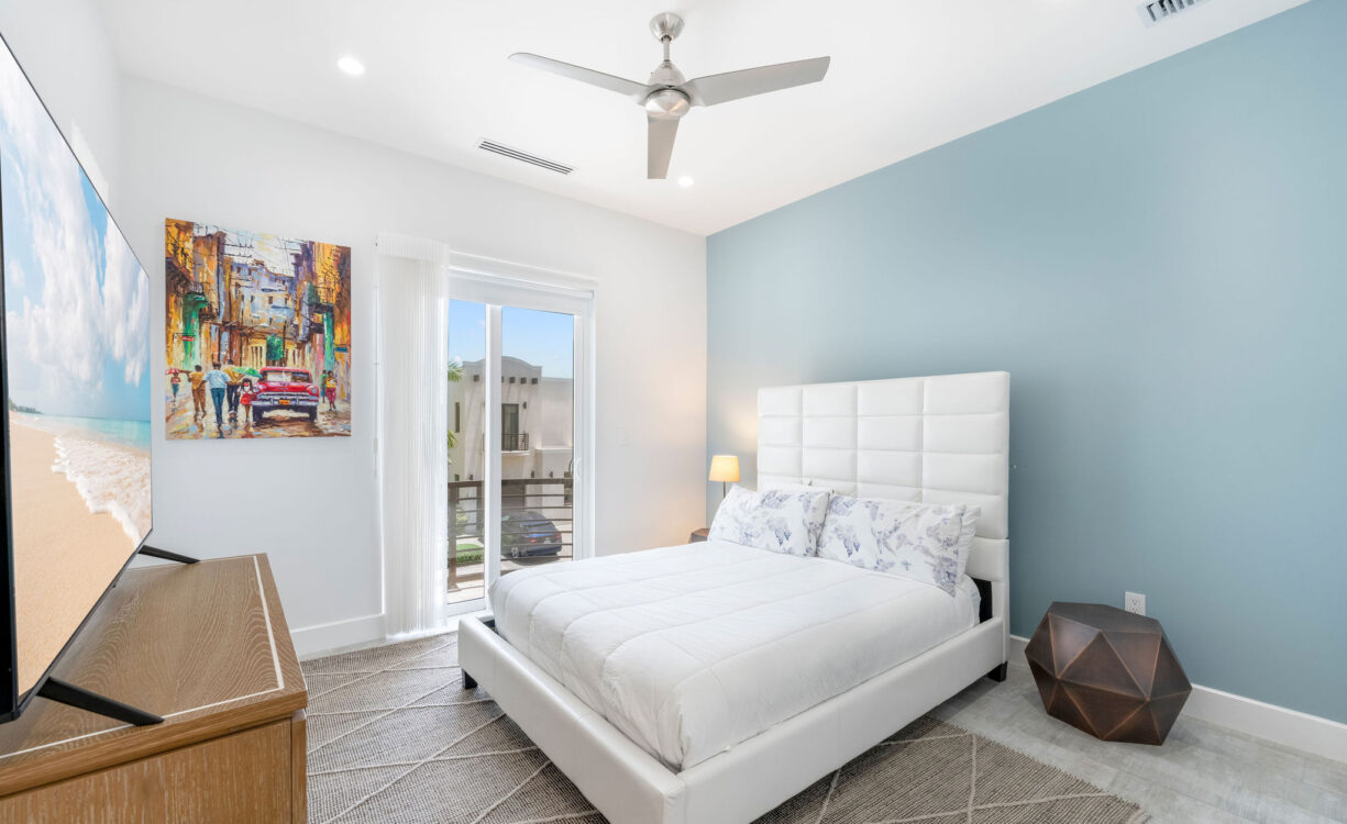 CYPRESS POINTE NORTH 303, CRYSTAL HARBOUR VILLA