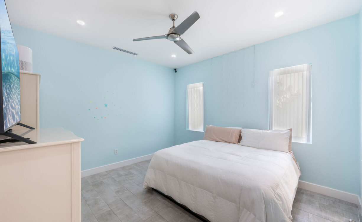 CYPRESS POINTE NORTH 303, CRYSTAL HARBOUR VILLA