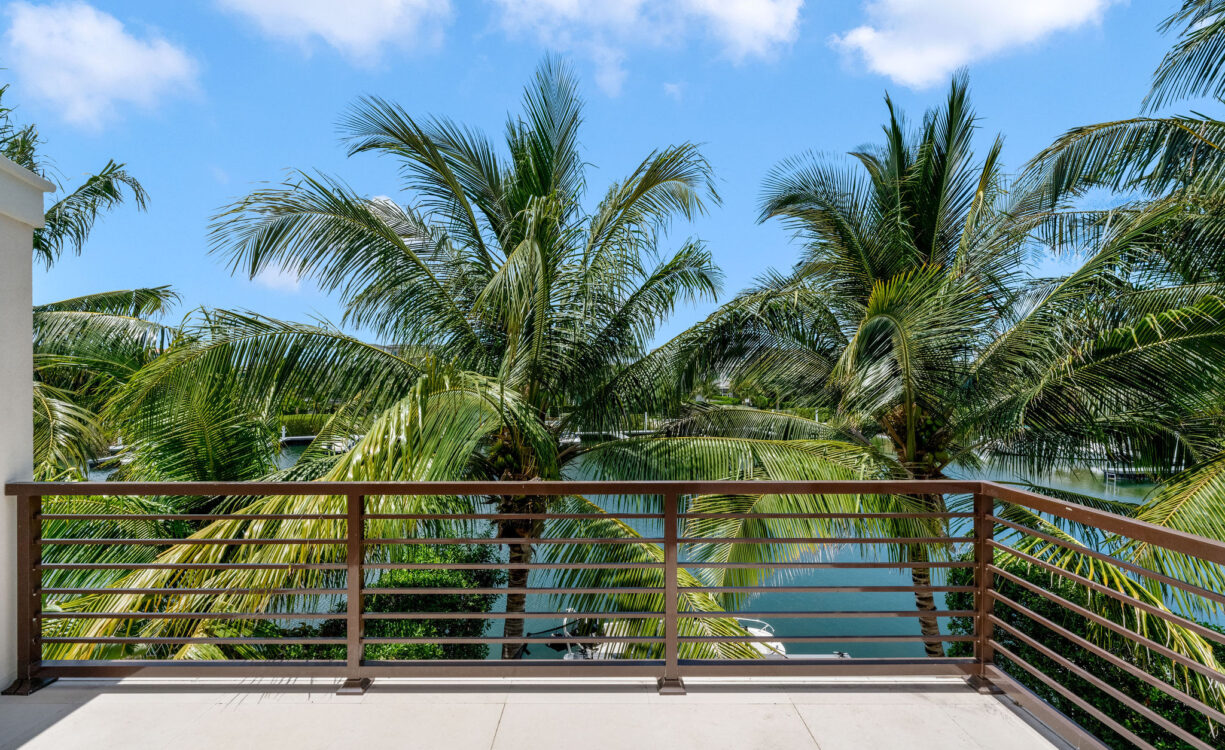 CYPRESS POINTE NORTH 303, CRYSTAL HARBOUR VILLA