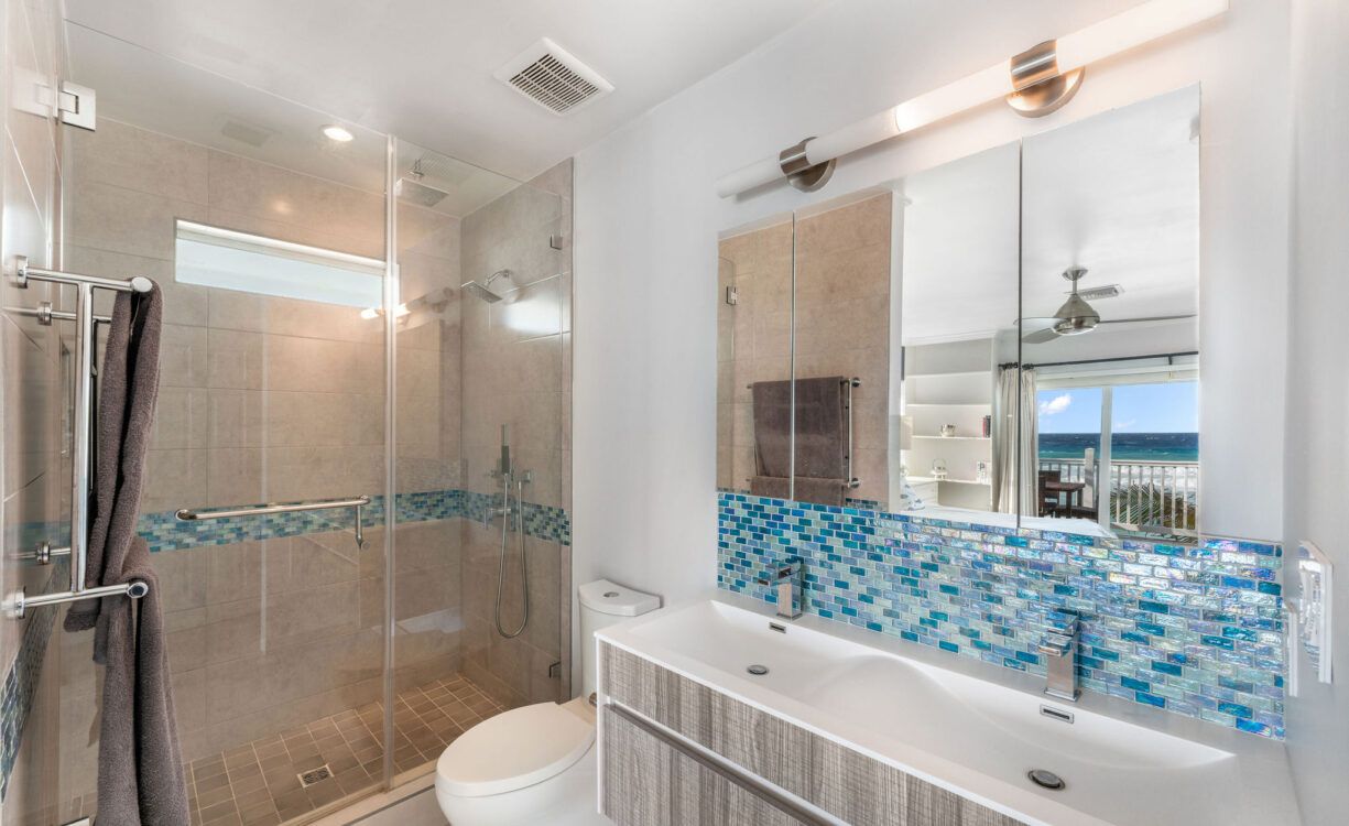 MAHOGANY POINT VILLAS 3, OCEAN FRONT TOWNHOME