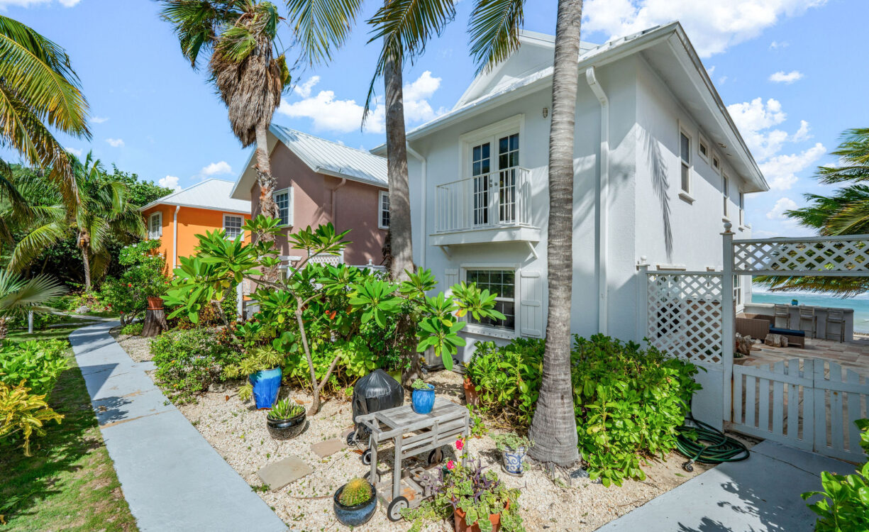 MAHOGANY POINT VILLAS 3, OCEAN FRONT TOWNHOME