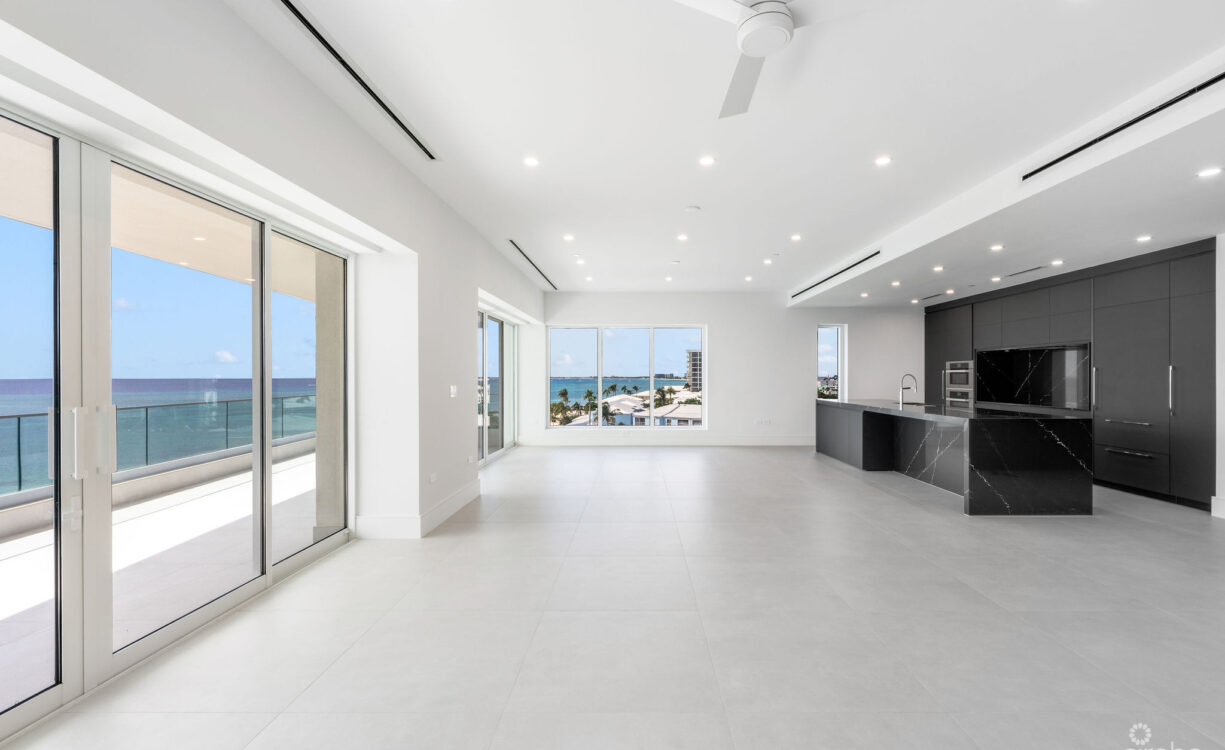 AQUA - BEACHFRONT RESIDENCE #5, SEVEN MILE BEACH