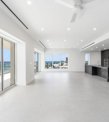 AQUA - BEACHFRONT RESIDENCE #5, SEVEN MILE BEACH