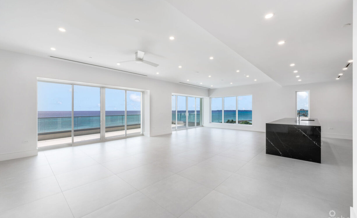AQUA - BEACHFRONT RESIDENCE #5, SEVEN MILE BEACH
