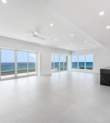 AQUA - BEACHFRONT RESIDENCE #5, SEVEN MILE BEACH