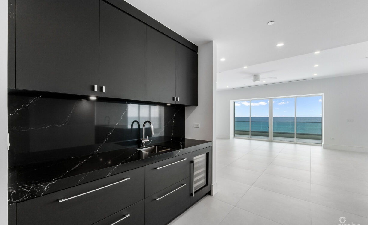 AQUA - BEACHFRONT RESIDENCE #5, SEVEN MILE BEACH