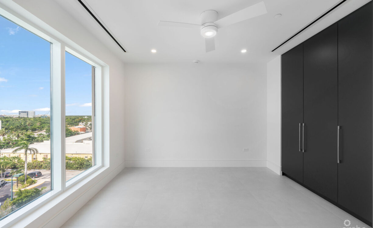 AQUA - BEACHFRONT RESIDENCE #5, SEVEN MILE BEACH