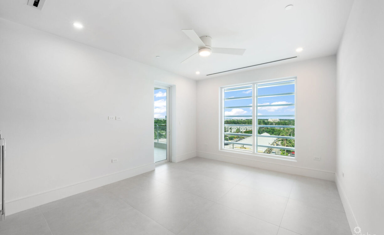 AQUA - BEACHFRONT RESIDENCE #5, SEVEN MILE BEACH